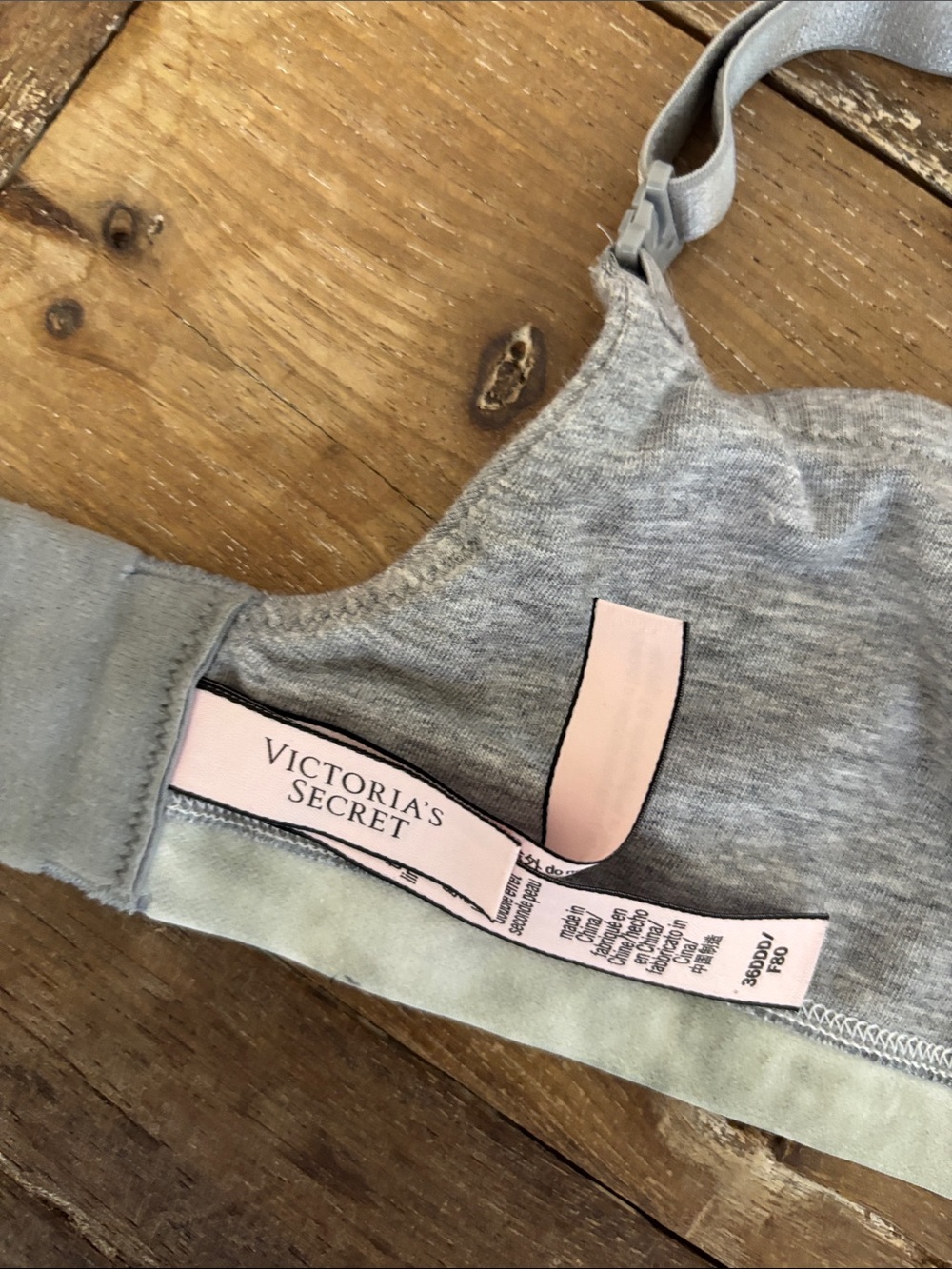Victoria’s Secret bundle of 2 Bras - Picture 8 of 10